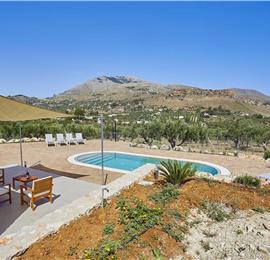 4 bedroom villa with pool, Castellammare del Golfo, sleeps 8-9
